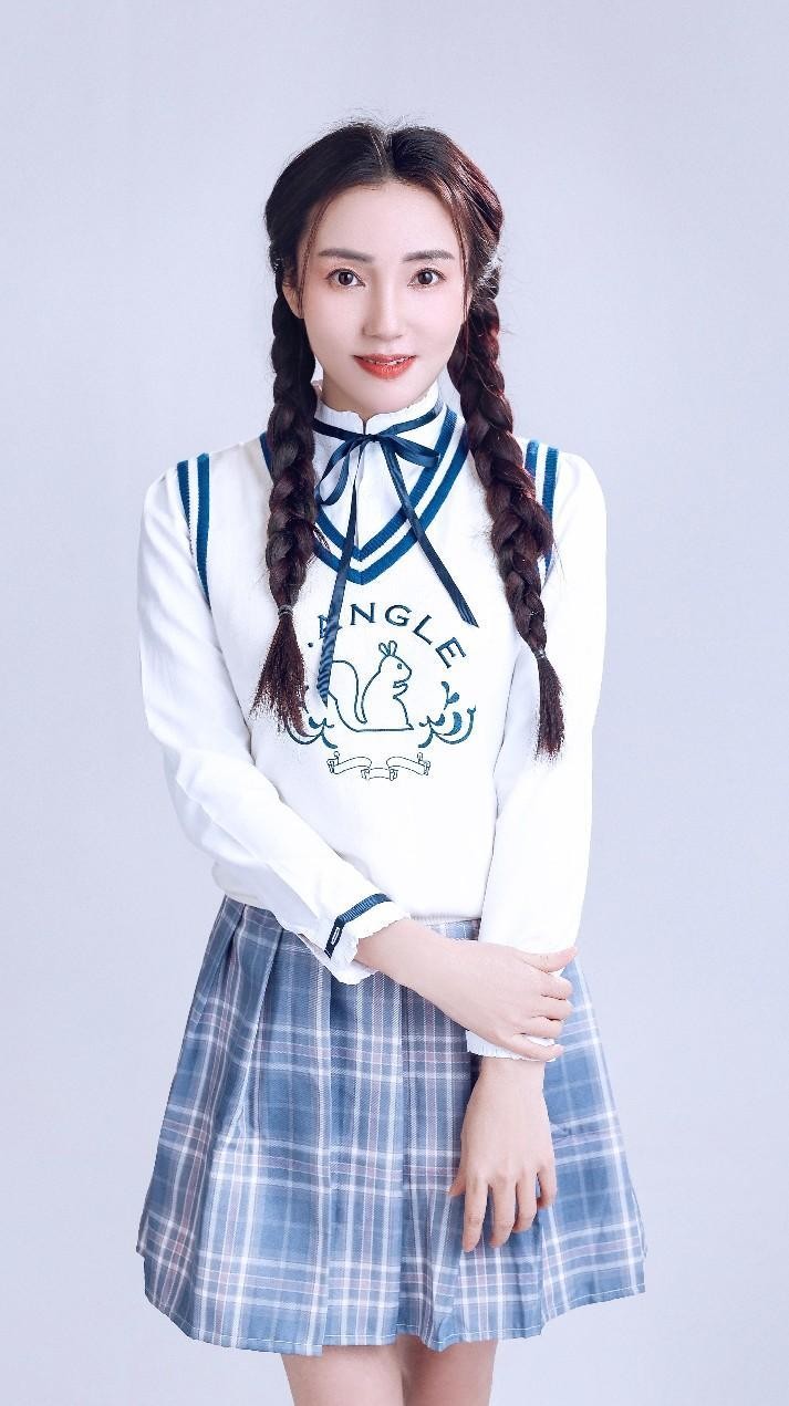 演员秀秀清纯氧气学院风剧照曝光 装扮尽显青春气息