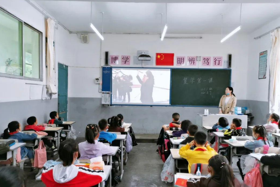 教师工资到底过万没？部分教师晒工资单，相差不是一星半点儿