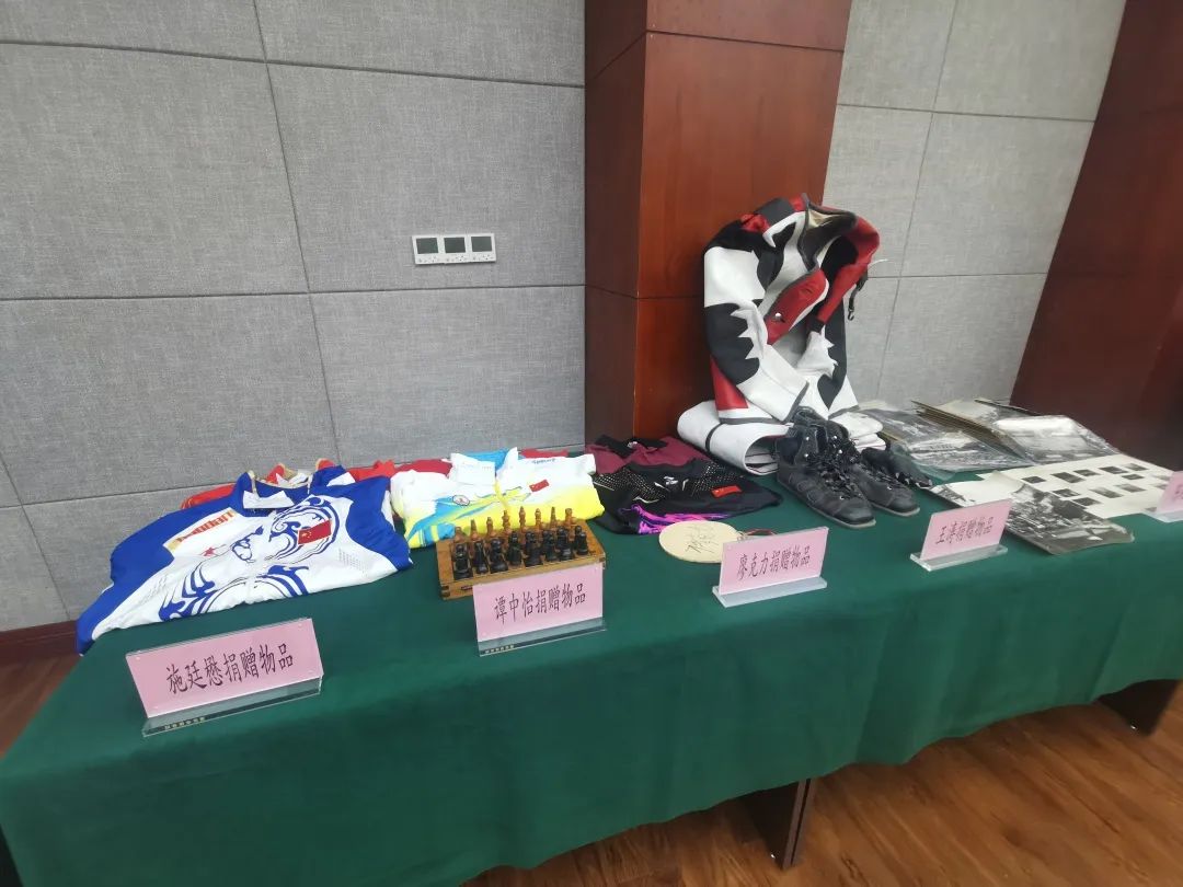 重庆奥运会冠军有哪些（4位重庆的世界冠军，捐出了奥运金牌、参赛装备……）
