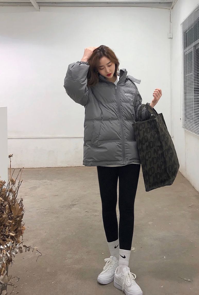 今年冬天火了“鲨鱼裤+中袜”，保暖又显腿长，搭羽绒服超时髦
