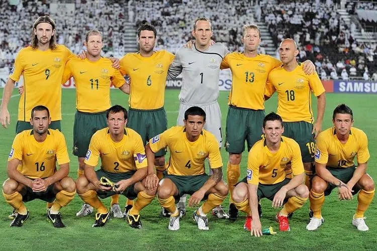 澳大利亚队阵容(袋鼠的重拳：澳大利亚足球历史最佳阵容，足以抗衡欧洲劲旅)