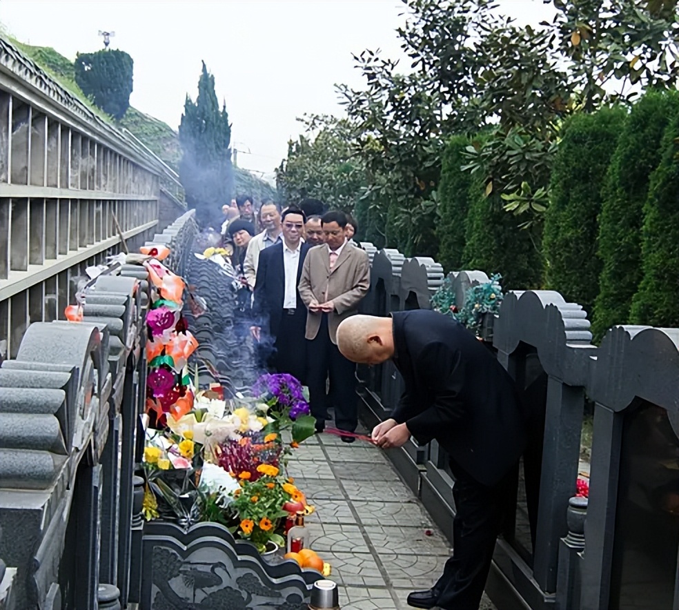 人死后为何不能触摸死者的脸？这并非迷信，而是有一定的科学道理