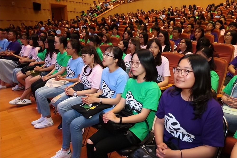 每日话题大学生（不愧是学语言的）