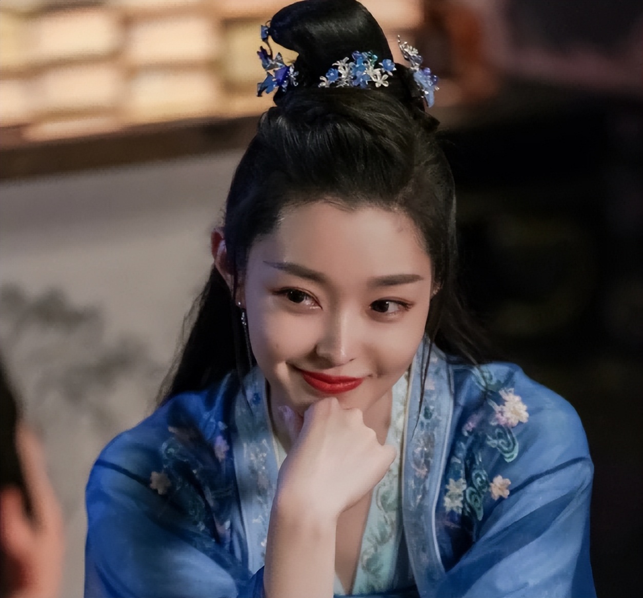 痘痘脸、赘肉、五五分！生图里的女星，让我看见了人间真实