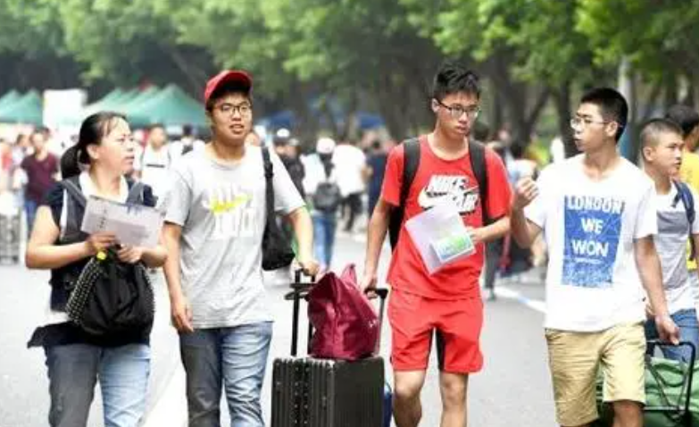 “百强大学”排行榜出炉，哈工大紧随武大之后，人大排在十名开外