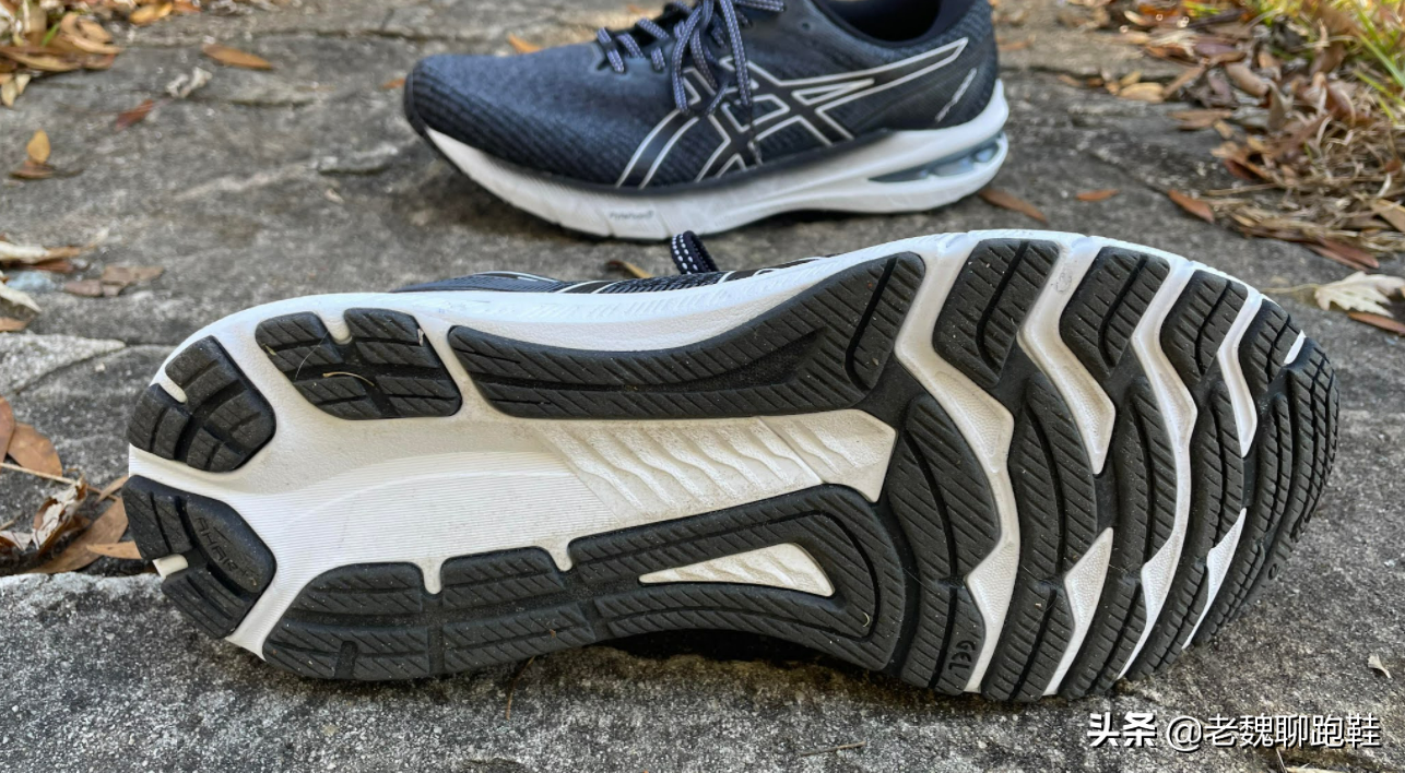 跑鞋中的5大“缓震王”！顶级缓震黑科技加持，踩屎感满满