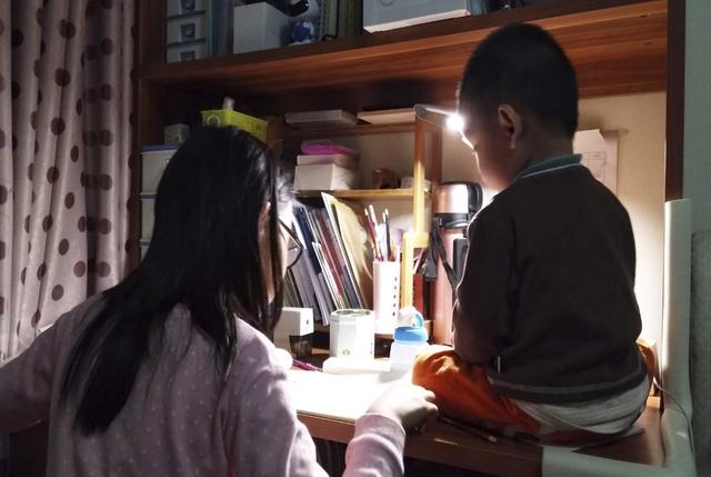 家长最高学历中专，孩子个个学霸，看看人家是怎么教出来的？