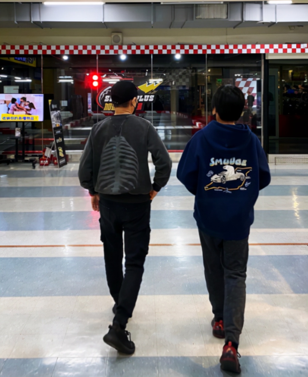 林志颖晒父子合照，12岁kimi暴风长高和爸爸齐平，身材却更壮实