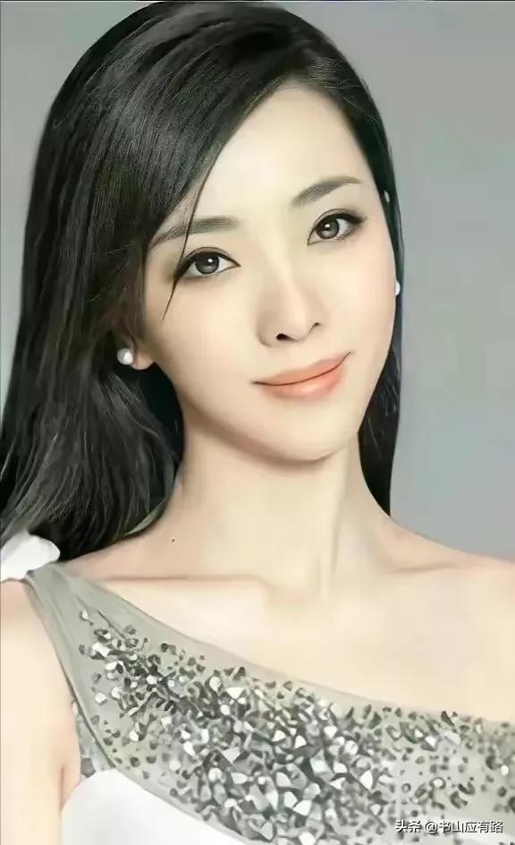 李思思：央视主持到底有多美