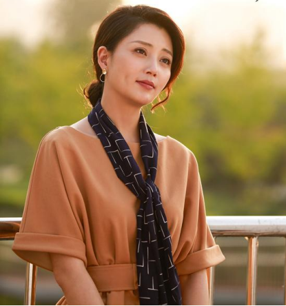 殷桃的三任丈夫 靳东原配老婆-佳迪双