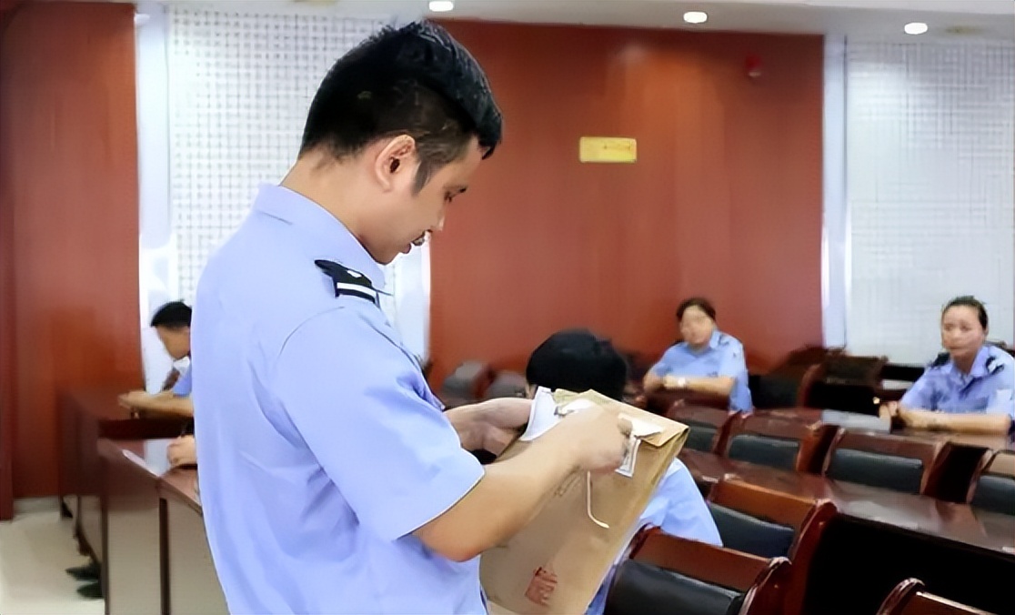 走进职场后才知道，协警和辅警究竟有啥区别，幸好听了父亲的话