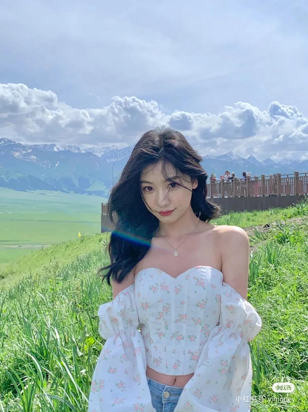 大家快看过来 易梦玲这样的宝藏女孩哪里找 有颜有身材衣品还好