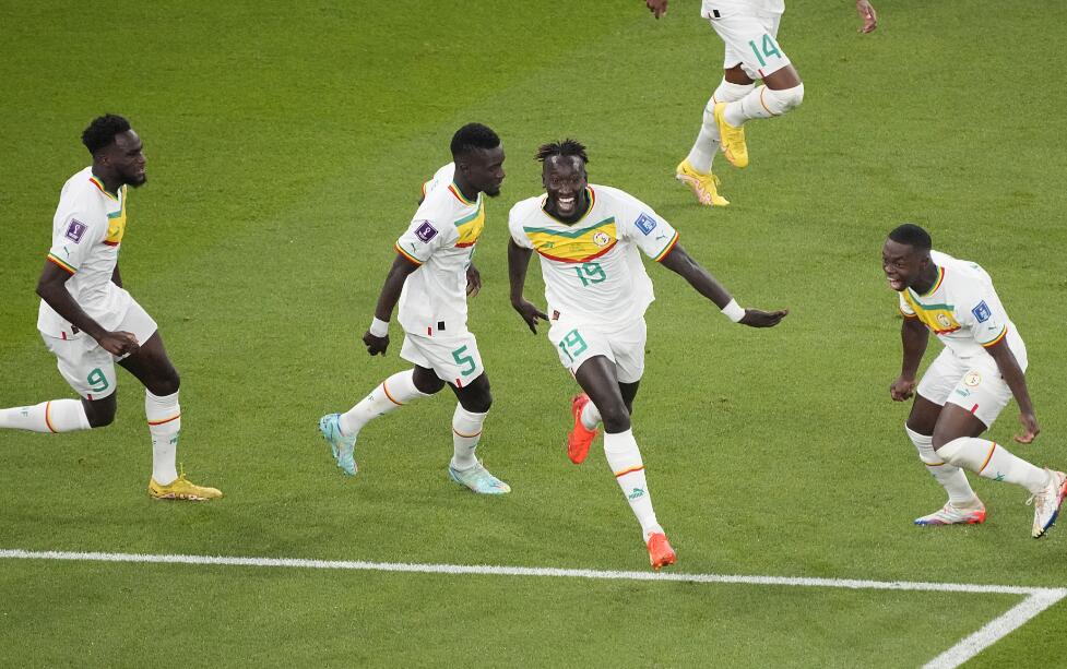 世界杯最可惜的球队（1-3！世界杯首支出局球队诞生，球迷吐槽：至少比国足强）