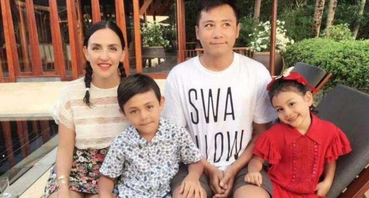 刘烨女儿才10岁就这么美！晒庆生照颜值逆袭终于像妈，混血脸太绝