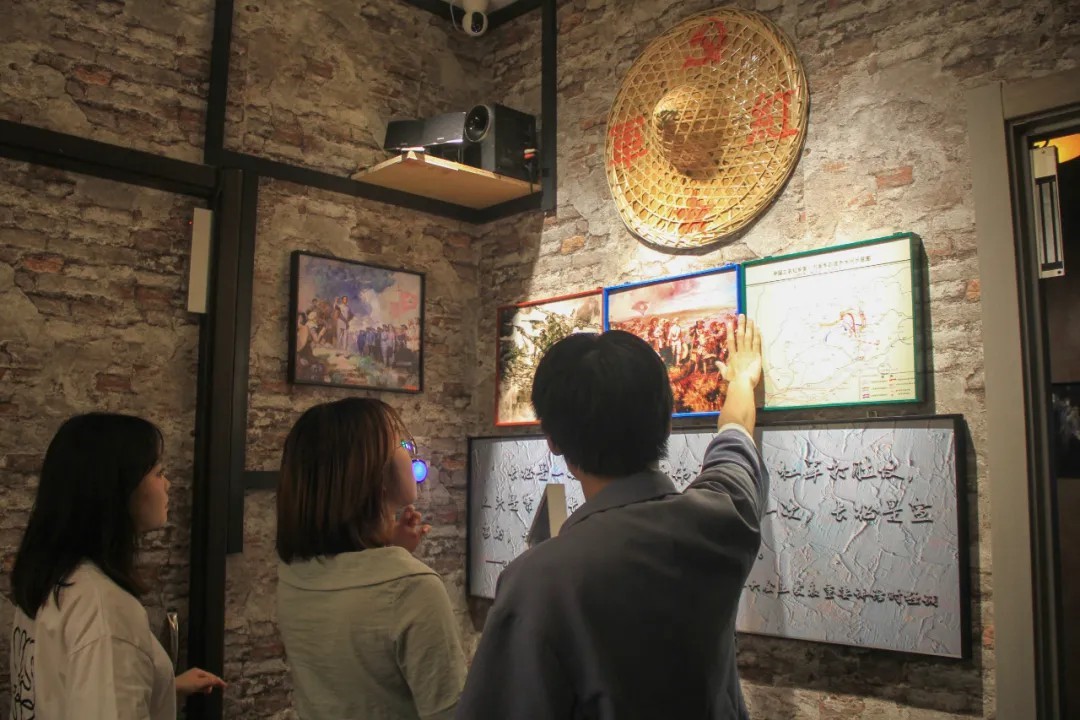 超“壕”！东北一高校7天建起一座桥，在宿舍修“两室一厅”，全国首家！