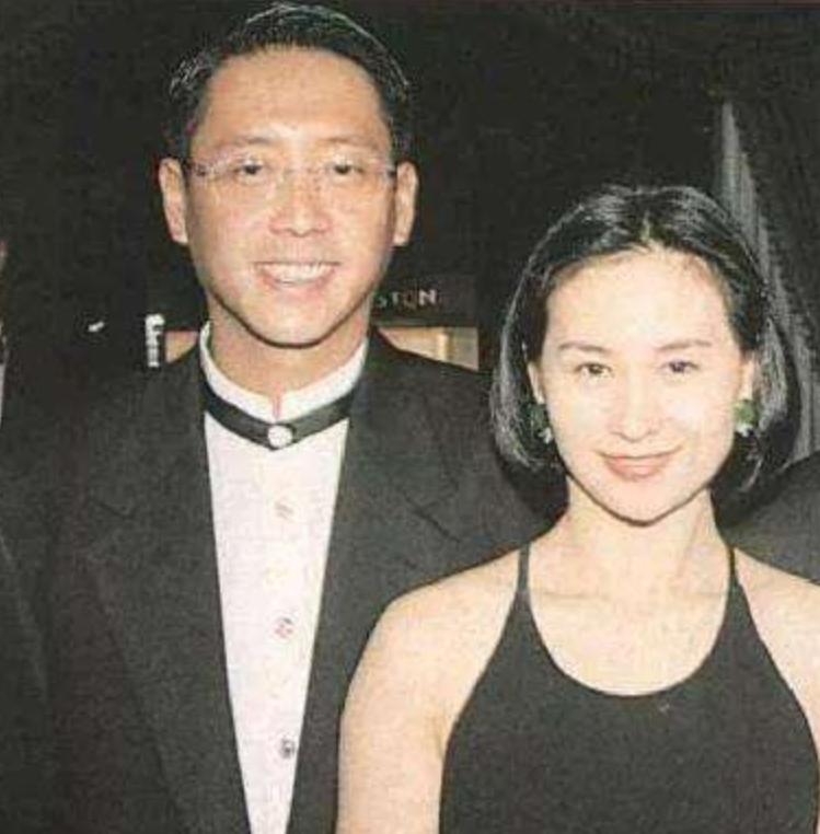 香港两位“单身”女富豪，1个身家200多亿，1个在上海有百套房子
