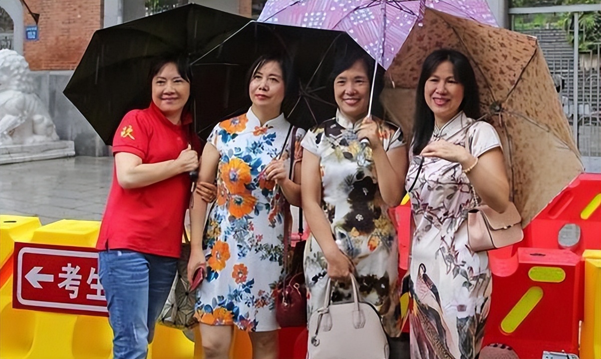 高考将至，家长需要穿旗袍手捧鲜花陪考吗？一线老师对此给出回应