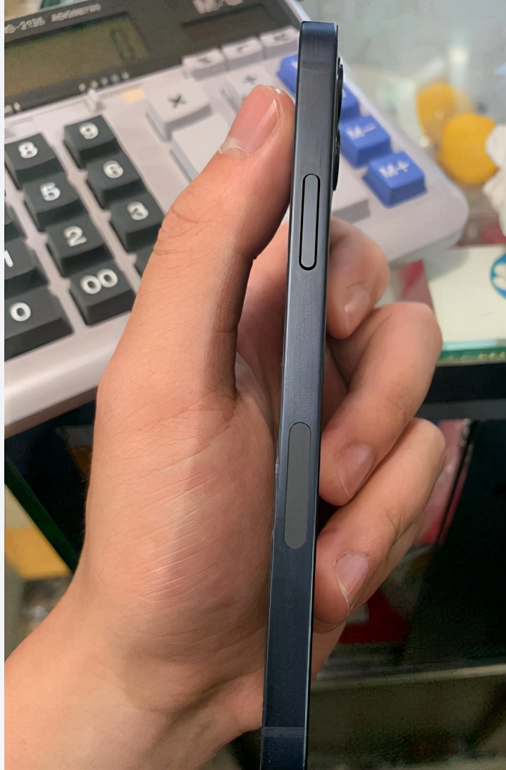 亏大了！网友花4000买美版iPhone12，一查竟然黑解有锁机