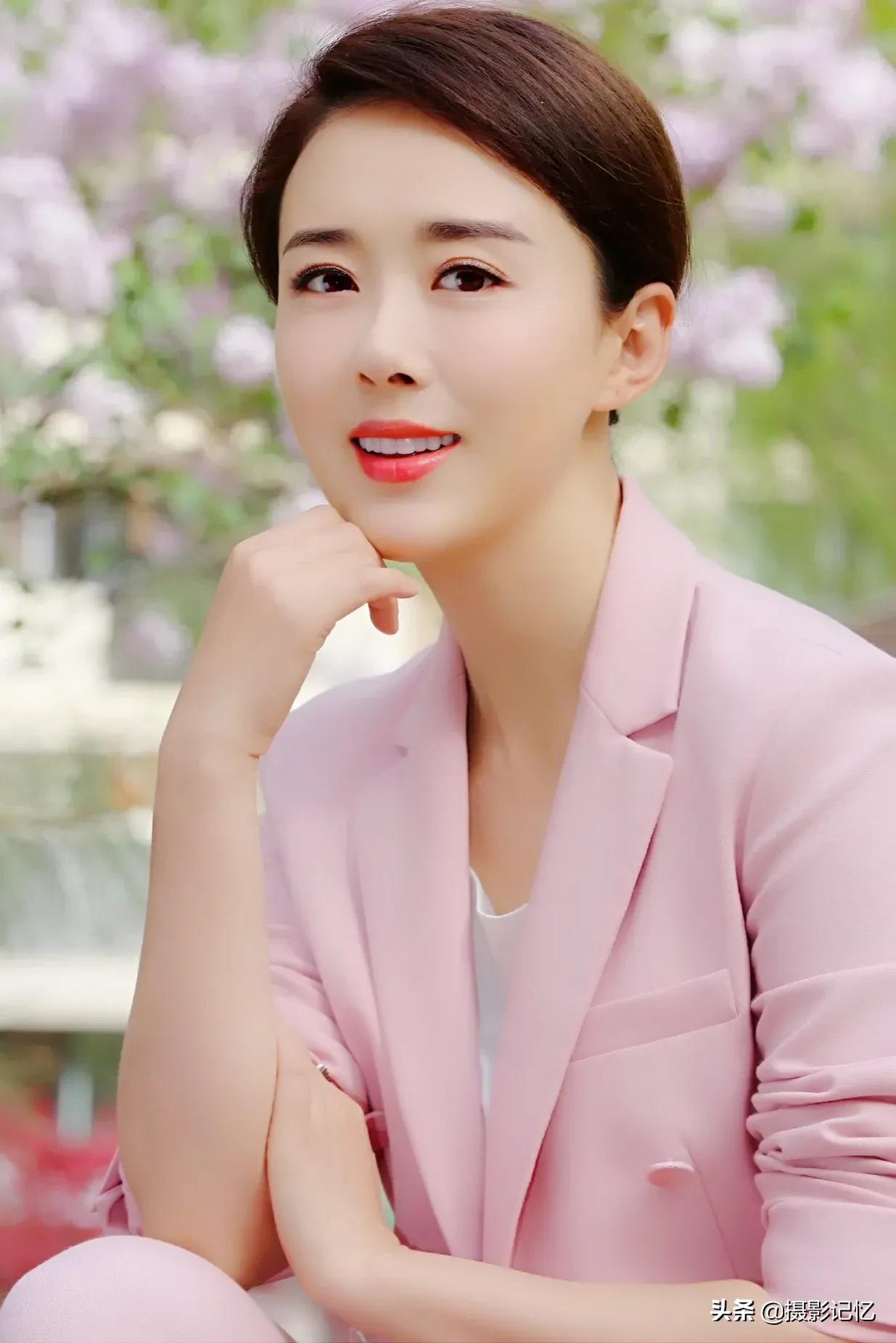 颜丹晨：美目浅笑惹人爱