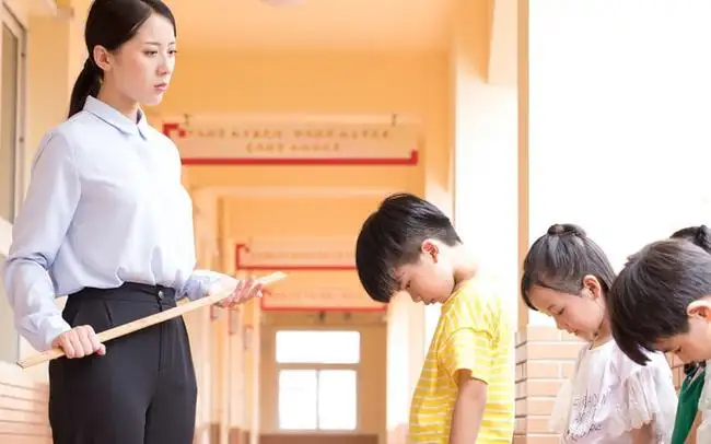 2016年16岁少年校内被逼自杀，真相揭露，阳光学校里为何阴云密布