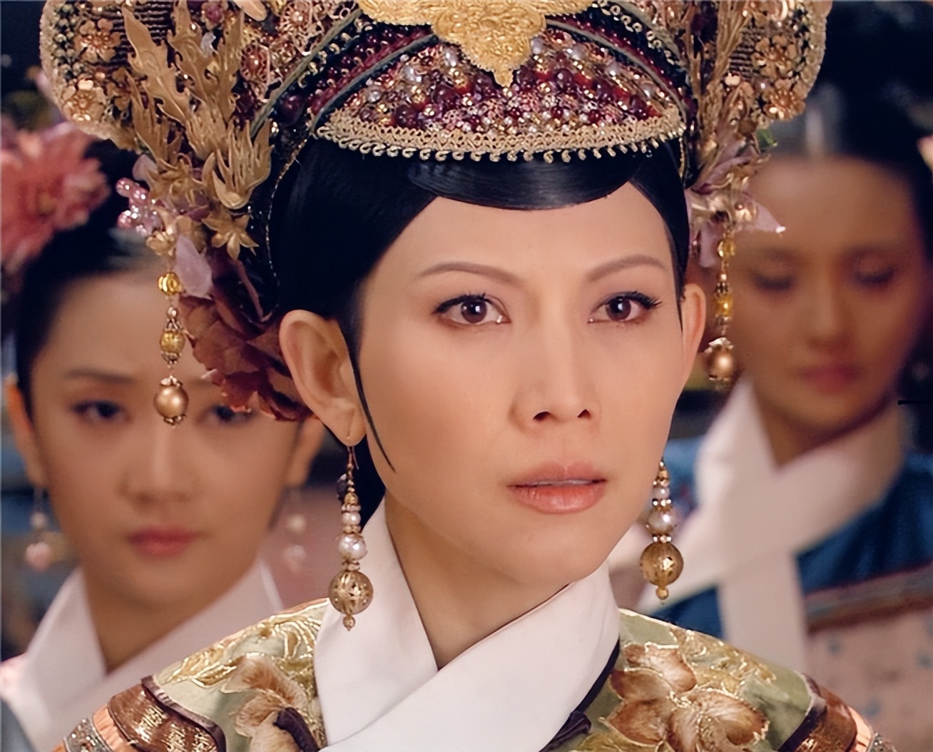 甄嬛传：难怪青樱粗暴打掉了胧月的手，你看胧月说了什么话？