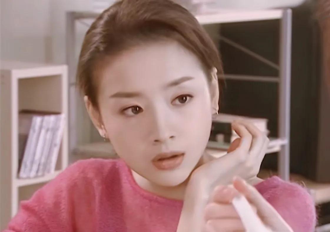 大光明盘发也能艳压群芳，这些“梳平专业户”，个个骨相好气质佳