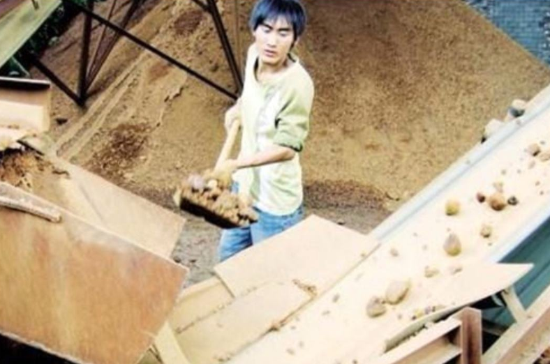 19岁背“疯母”千里求学，贵州第一孝子刘秀祥，后来成了副书记