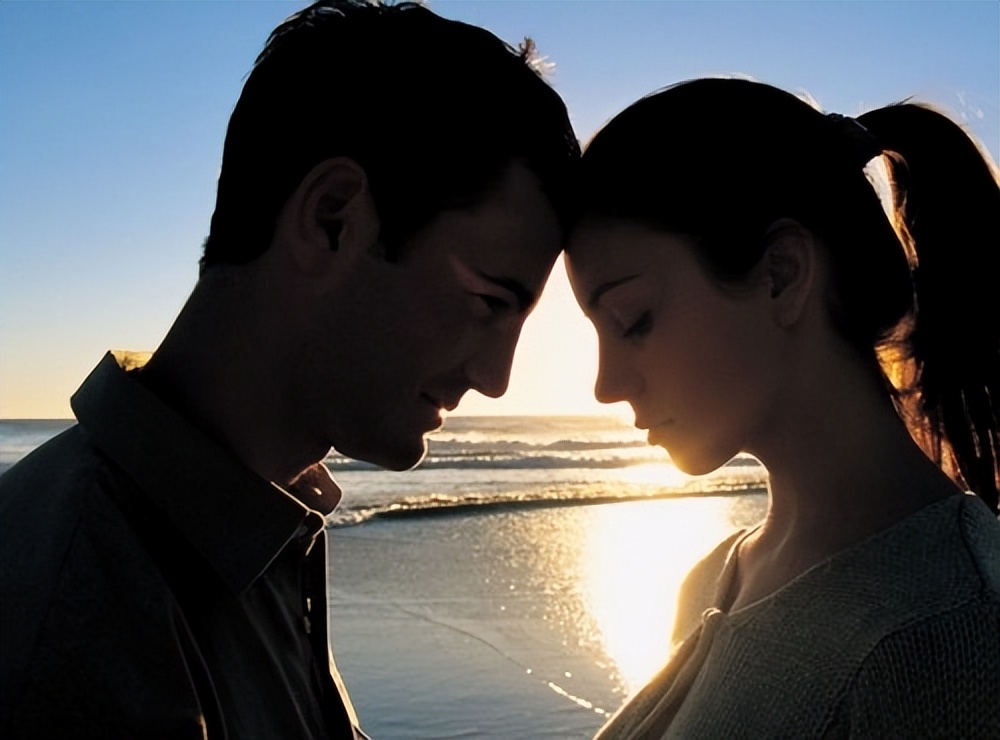 女生“上过大学”和“没上过大学”的区别，3张图告诉你，很现实