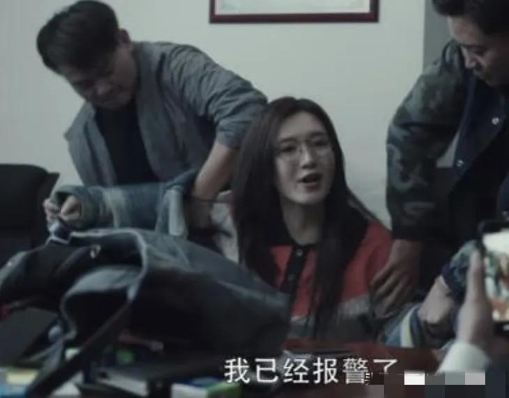 “被高估”的5位女演员，赚钱赚到手软，有人却拿不出像样的作品