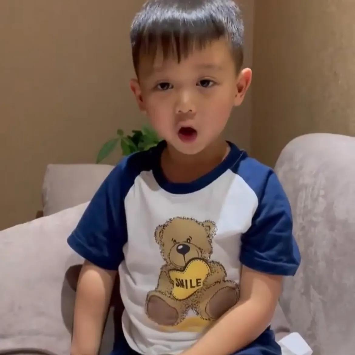 胡杏儿老公晒庆生照，获4岁大儿子唱歌送祝福，可爱歌声萌化人心