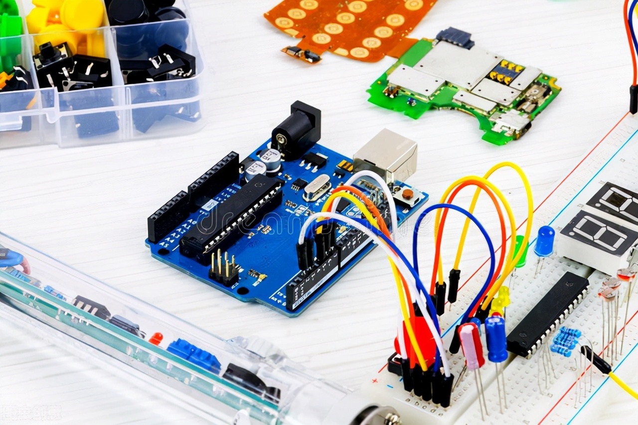 DIY智能硬件，我带学生这么玩儿过