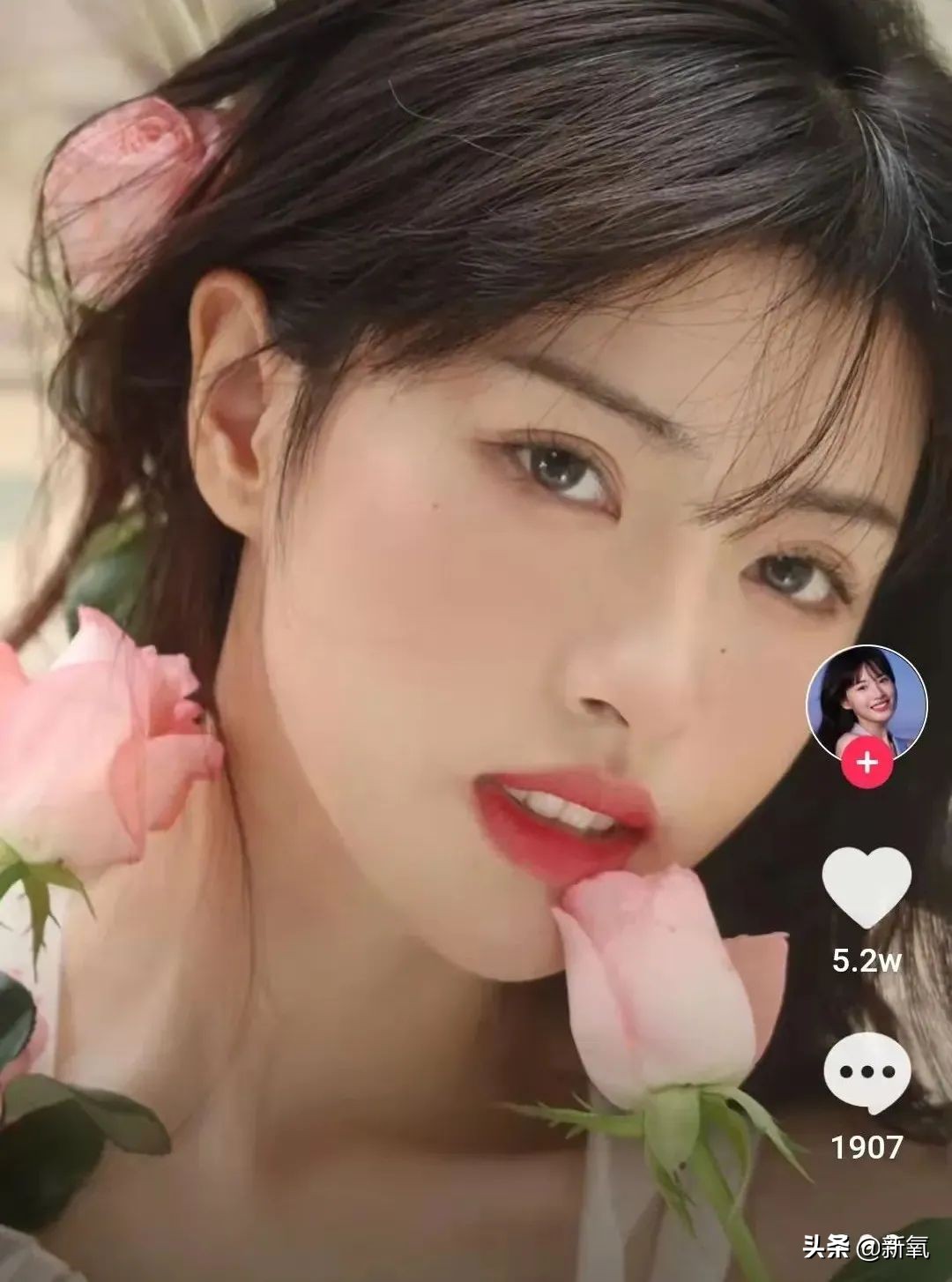 网红圈也出了个淡颜系美女！旧天台随便一拍她就火了？