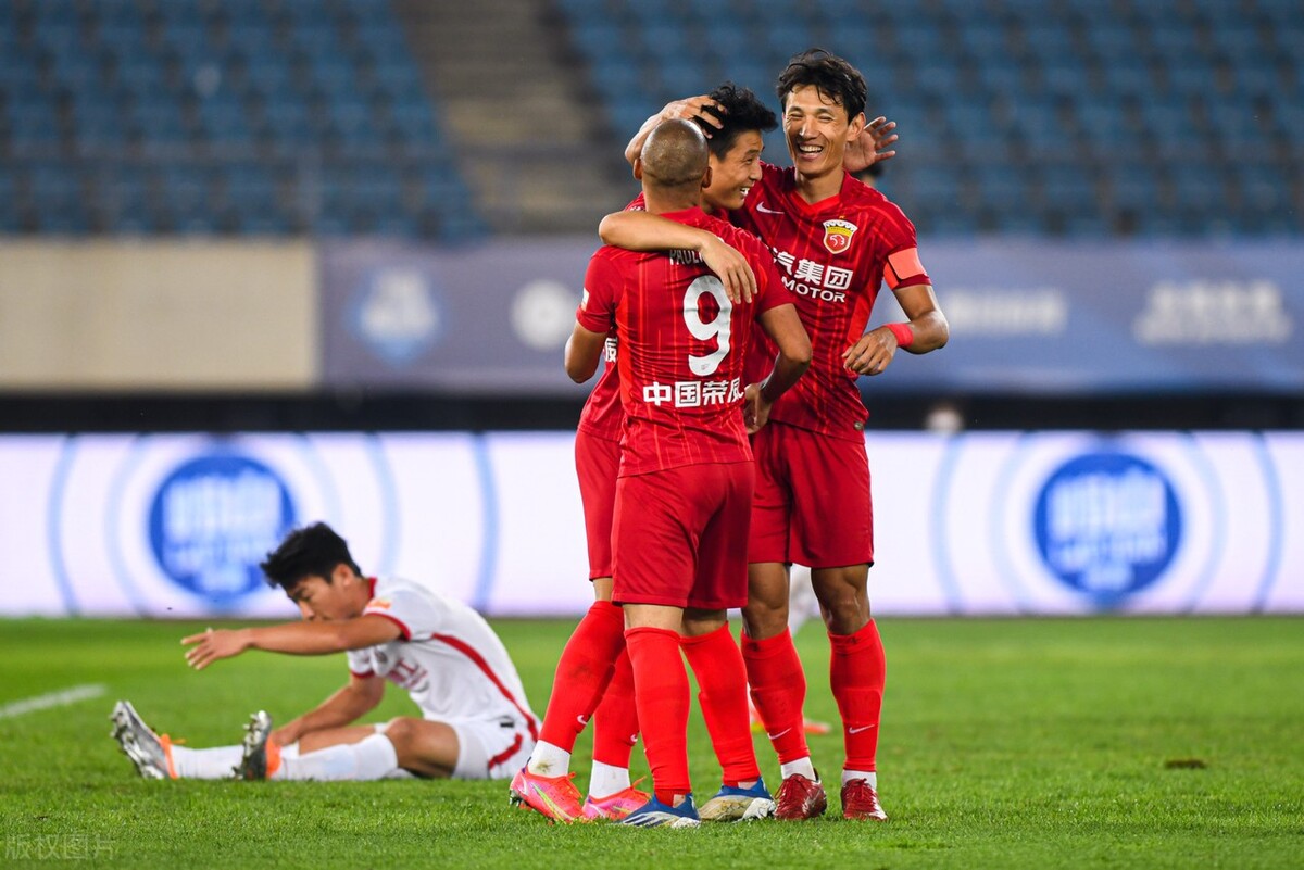 单场送两次助攻（上港新奥斯卡横空出世！本轮补赛单场送出两次助攻，坐稳核心位置）-趣拿体育