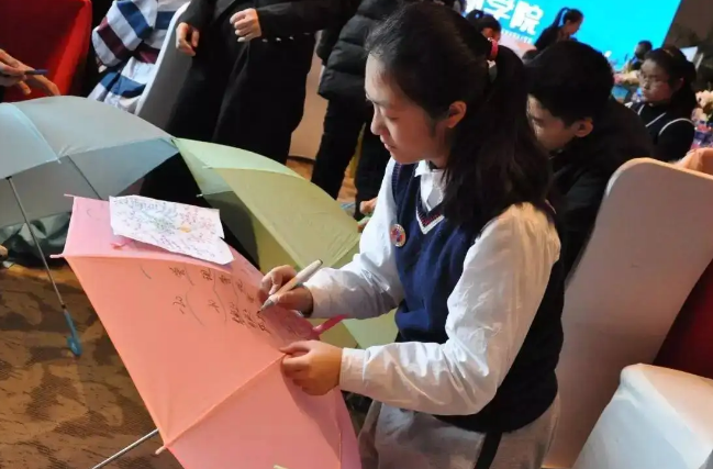 新奇课程频繁出现，课多到不知如何选？看有你喜欢的吗