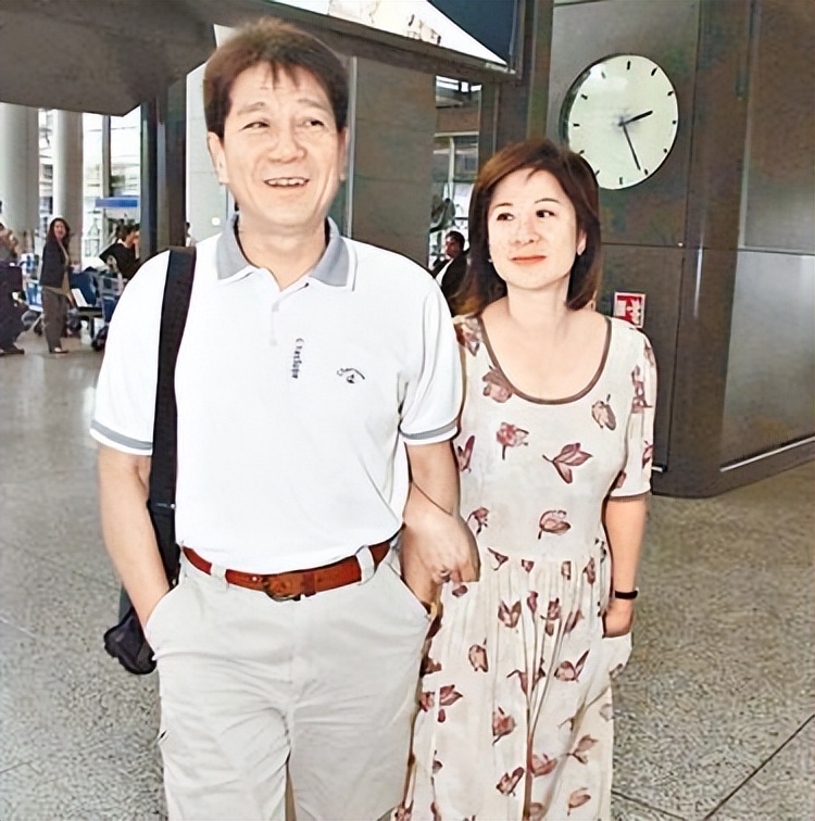 霍英东追不到，却转头嫁渣男，TVB大姐大汪明荃曾被她薅着头发打