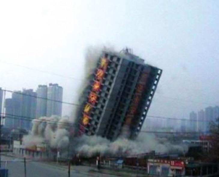 14年前，广东富豪投资700亿建中国第一高楼，结果却成第一烂尾楼