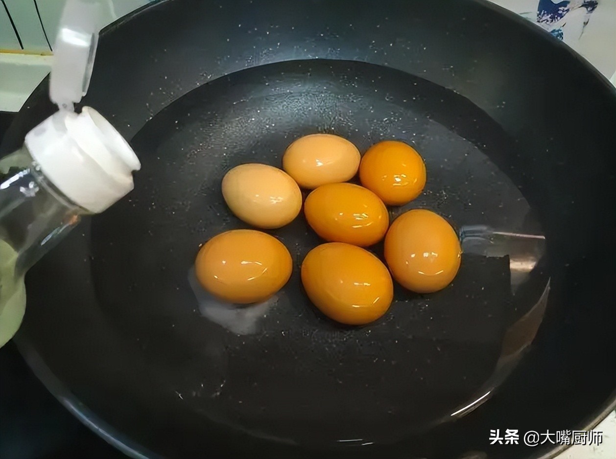鸡蛋怎么煮不破壳又容易剥（教你5个技巧鸡蛋鲜嫩好剥壳）