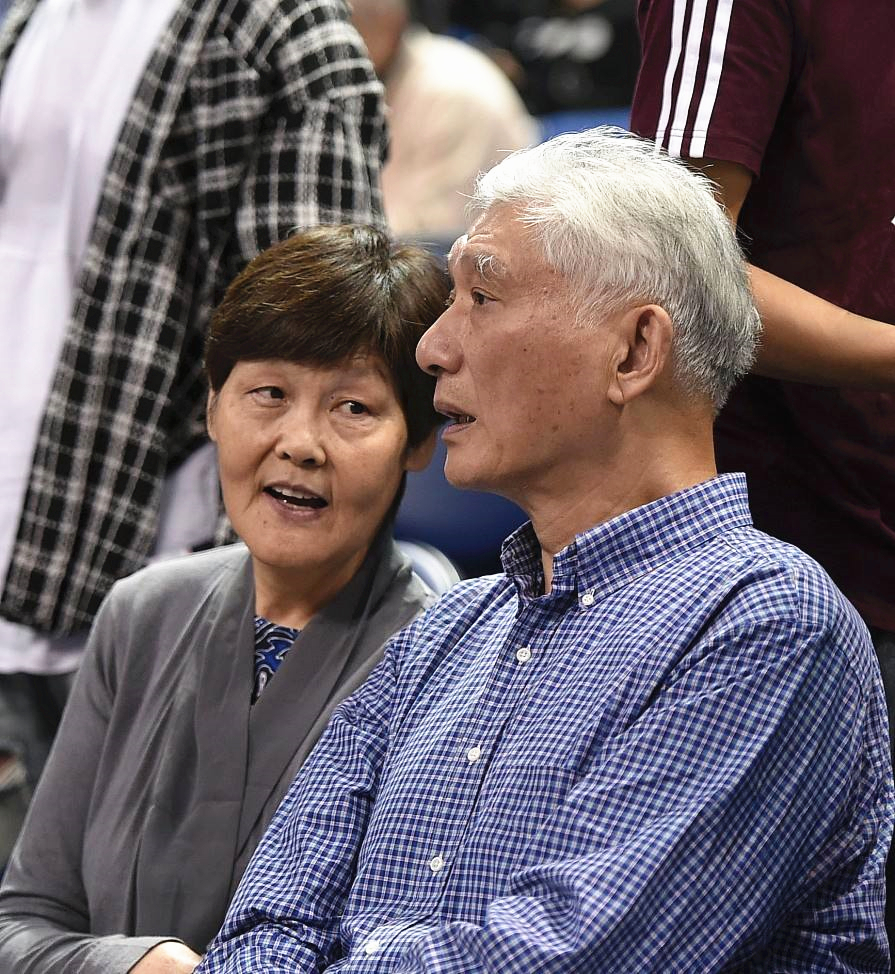 姚明父亲(姚明70岁父亲现身!