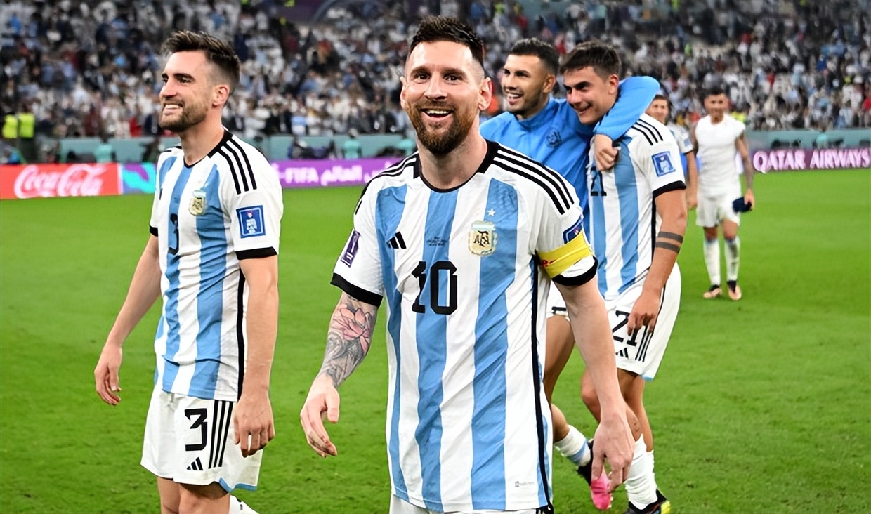 足球明星排名前十图片（世界杯半决赛后，名嘴摩根列历史最佳：第一仍是C罗，梅西只排第4）-趣拿体育