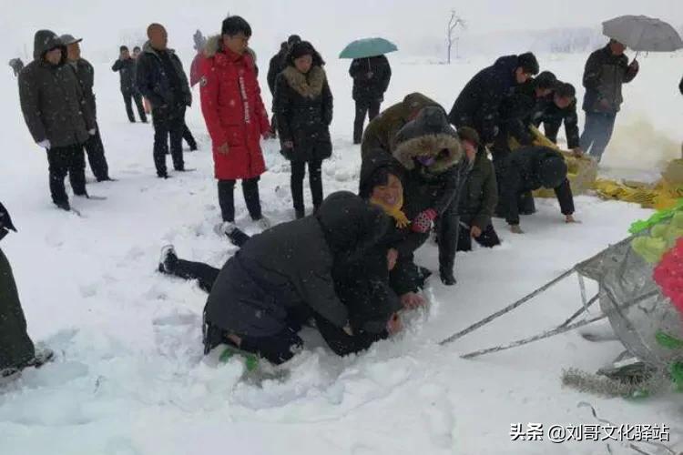 俗话说“积雪压坟，必出贵人”，啥意思？有道理吗