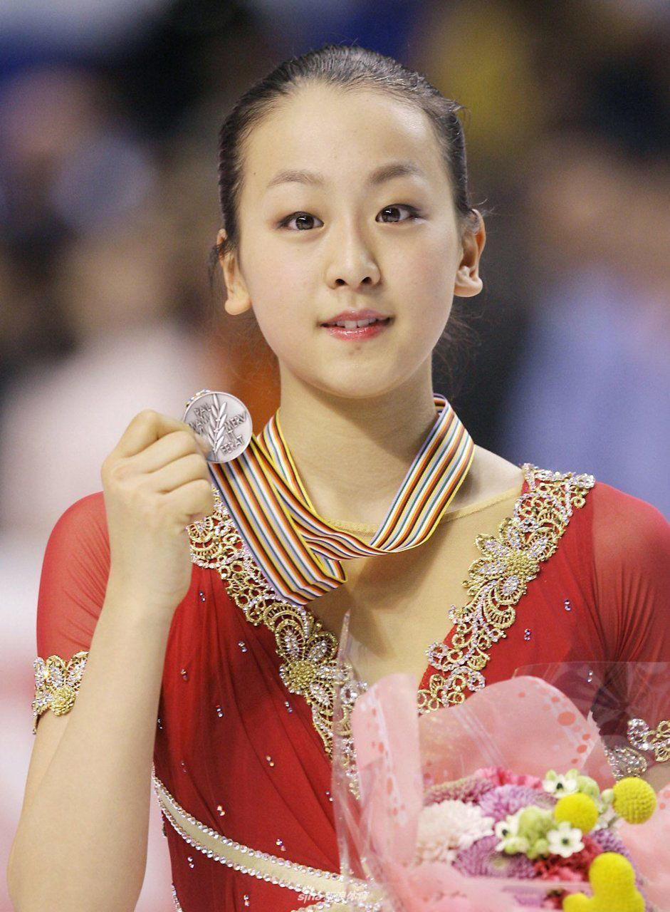 日本花滑女神摔倒(冰上舞者“花滑天后”浅田真央，从跌倒女神到日本国民女神故事)