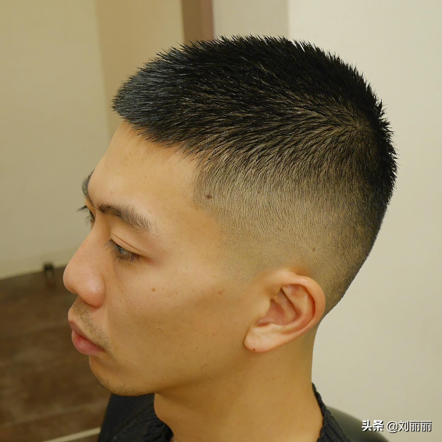 男人帅气有时靠发型,换款发型也能变帅哥,颜值可以提升一大截