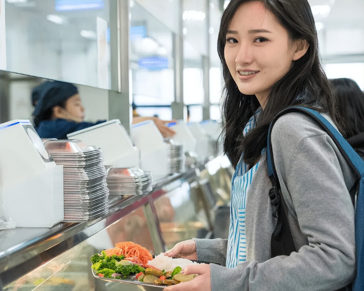 大学生每月生活费等级，最低一级犹如求生，大学生都不敢出门逛逛