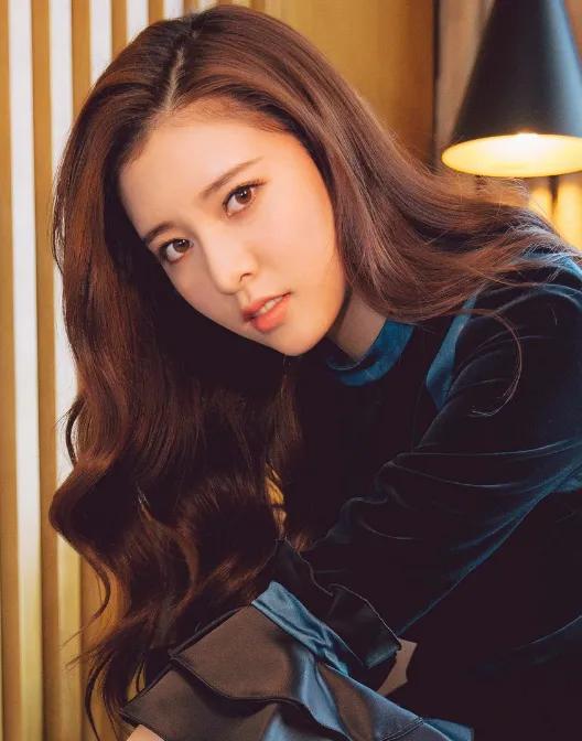 宋妍霏时尚万种