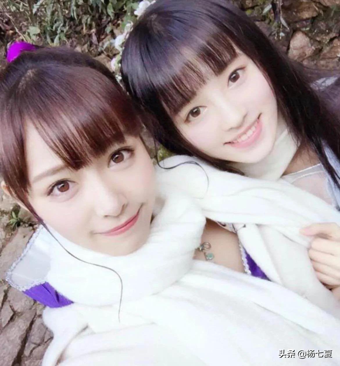 看了鞠婧祎和别人的合照才知道，她的脸真的是又美又小