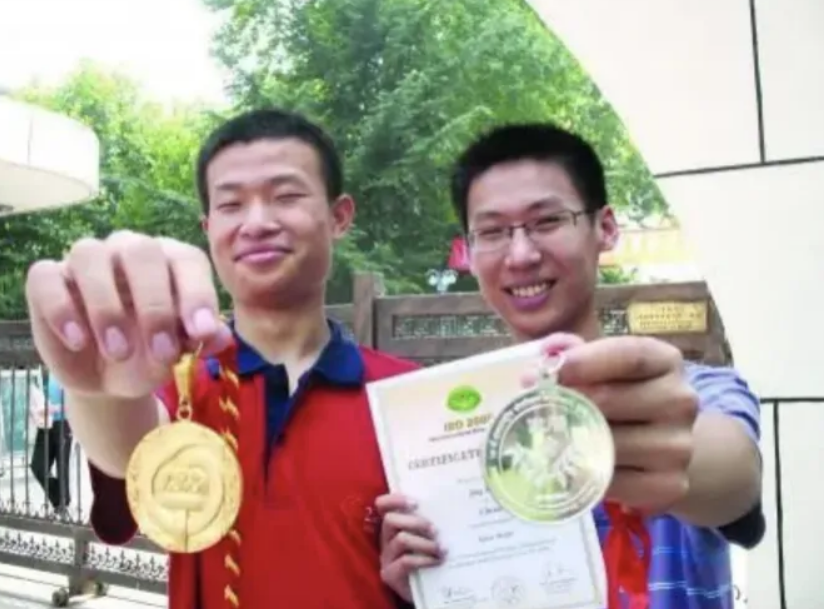 北大韦神的《简历》走红，虽然只有四行字，含金量却让人敬佩不已