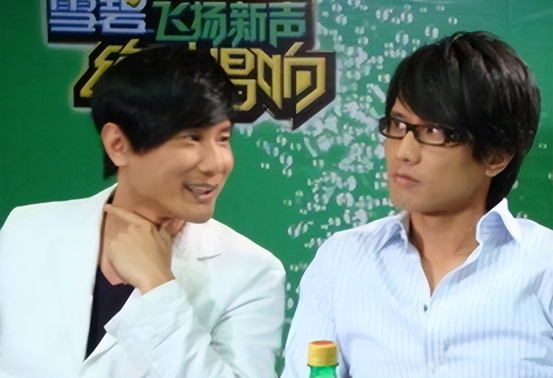 54岁的包小柏：娶圈外人妻子，女儿患癌离世，与哥哥抱头痛哭