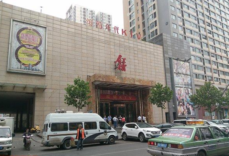 郑州“红馆”覆灭记：奢华堪比皇家一号，出动十五辆警用大巴抓人