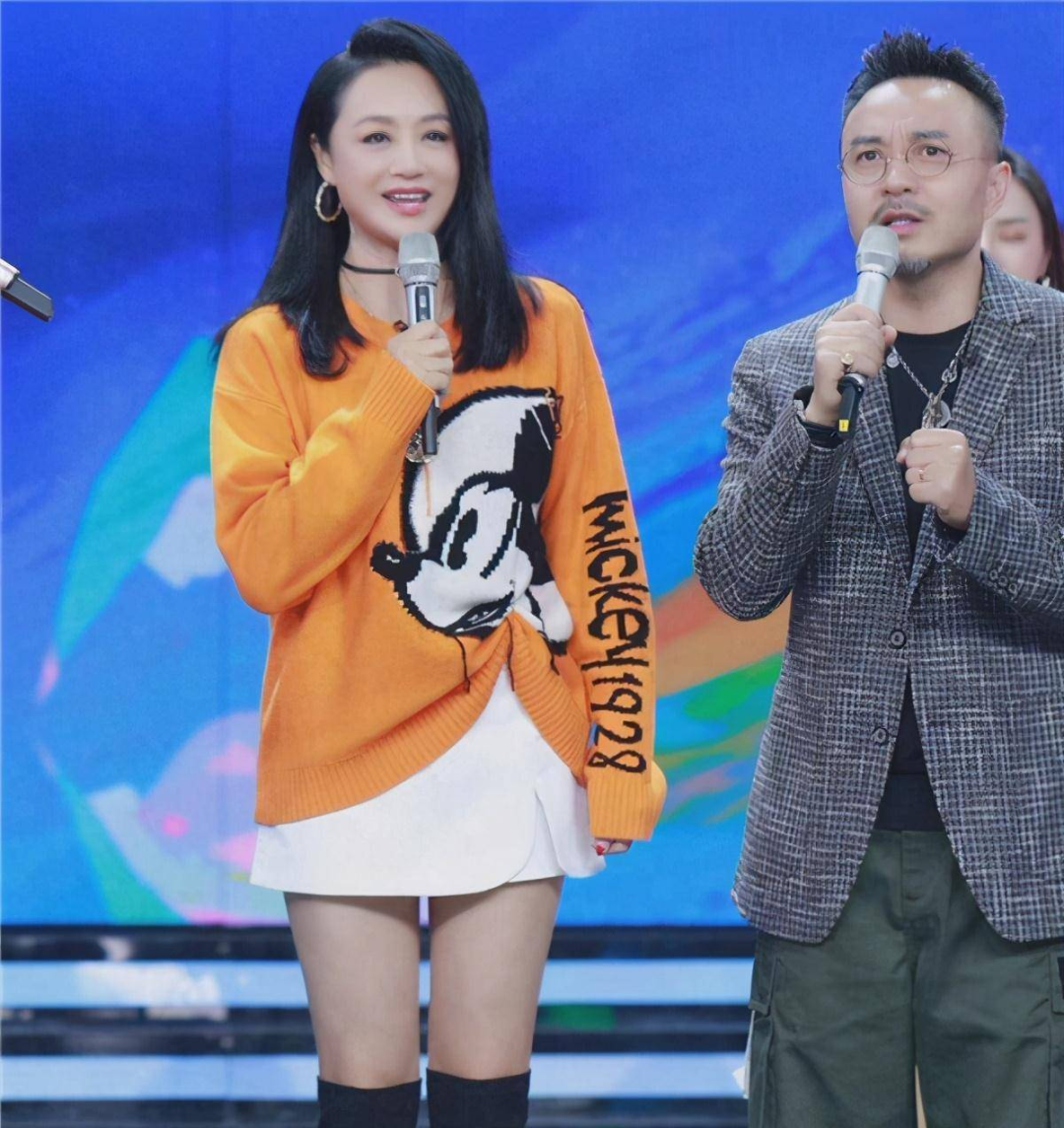 8位红极一时的央视主持人现状，61岁未婚，直播带货，身家过亿