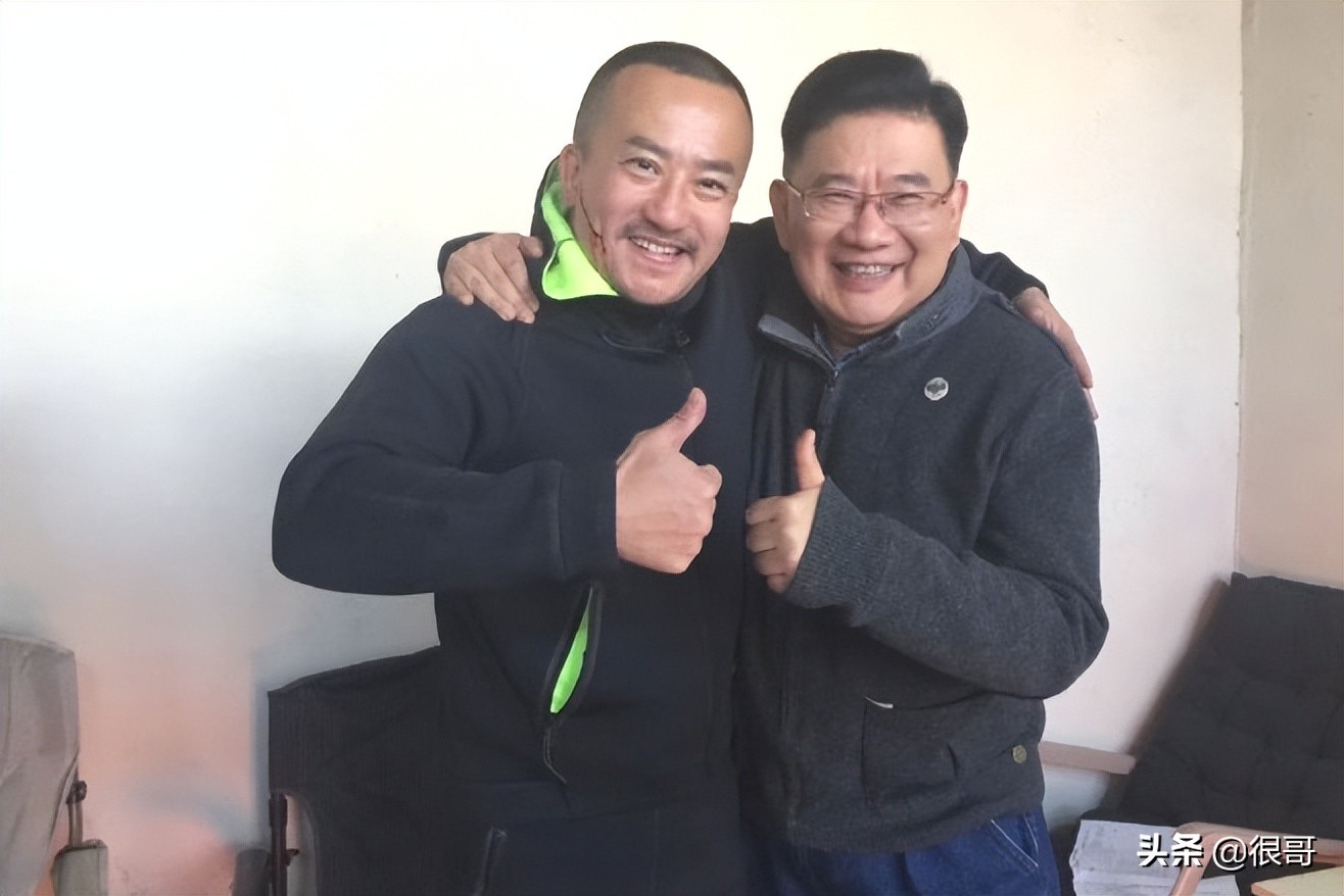 金铁峰：刘奕君同学，因演日本人成名，如今在幸福到万家中扮莫总